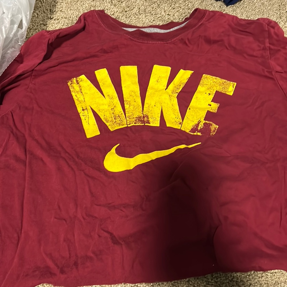 Men’s XL maroon/gold Nike Tee